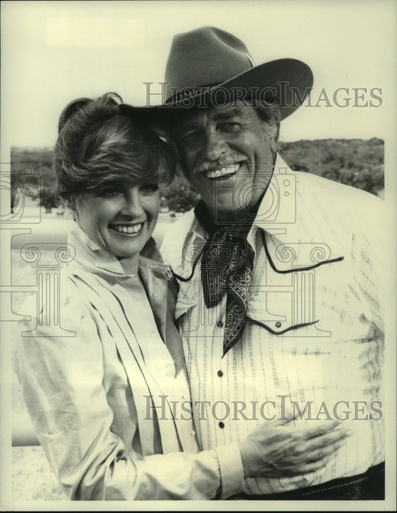 1982 Actors Linda Gray, Howard Keel in &quot;Dallas&quot; - Historic Images