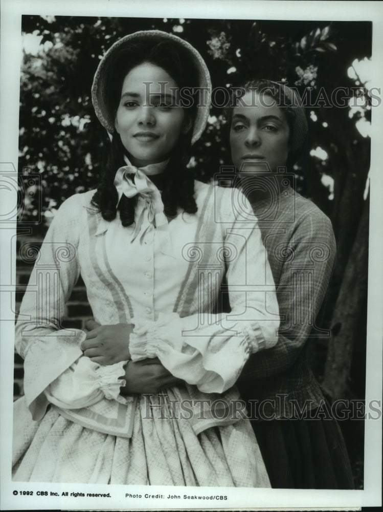 1993 Press Photo Actors Halle Berry, Jasmine Guy in &quot;Queen&quot; - nop31069 - Historic Images