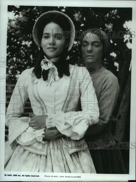 1993 Press Photo Actors Halle Berry, Jasmine Guy in "Queen" - nop31069 - Historic Images