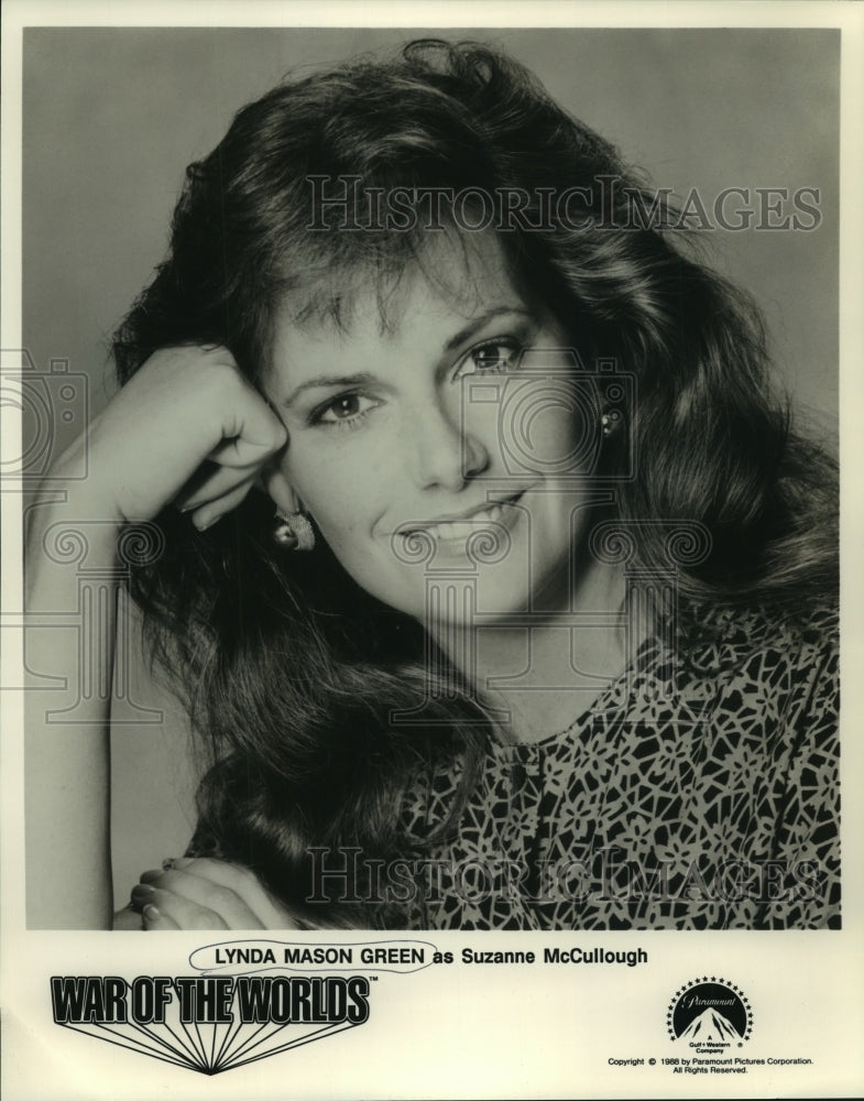 1988 Lynda Mason Green as Suzanne McCullough in &quot;War Of The Worlds&quot; - Historic Images