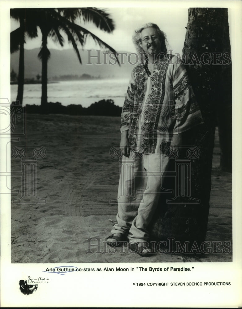 1994 Press Photo Arlo Guthrie co stars as Alan Moon in "The Byrds of Paradise." - Historic Images