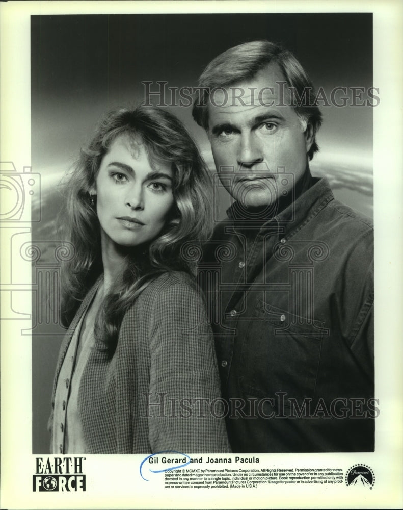 1990 Press Photo Actors Gil Gerard and Joanna Pacula in Earth Force - nop31375 - Historic Images