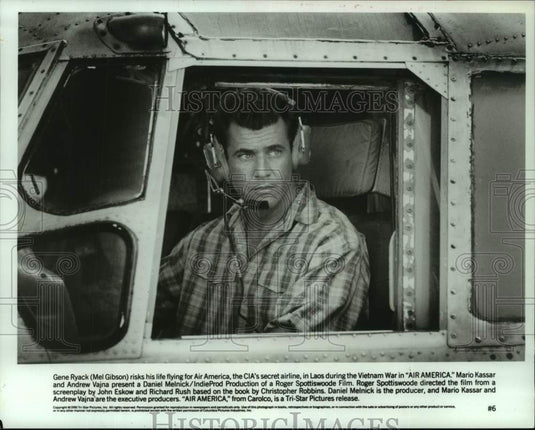 1990 Press Photo Scene from movie "Air America" with Mel Gibson - nop31809-Historic Images