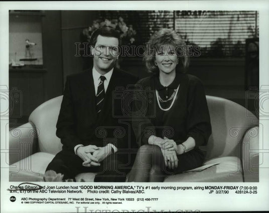 1990 Charles Gibson and Joan Lunden host "Good Morning America" - Historic Images