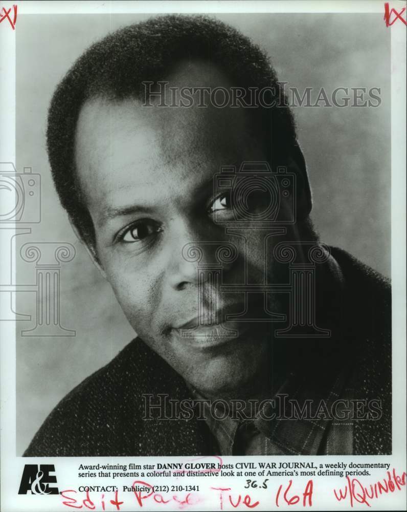 1993 Press Photo Danny Glover hosts Civil War Journal on A&amp;E - nop32414-Historic Images