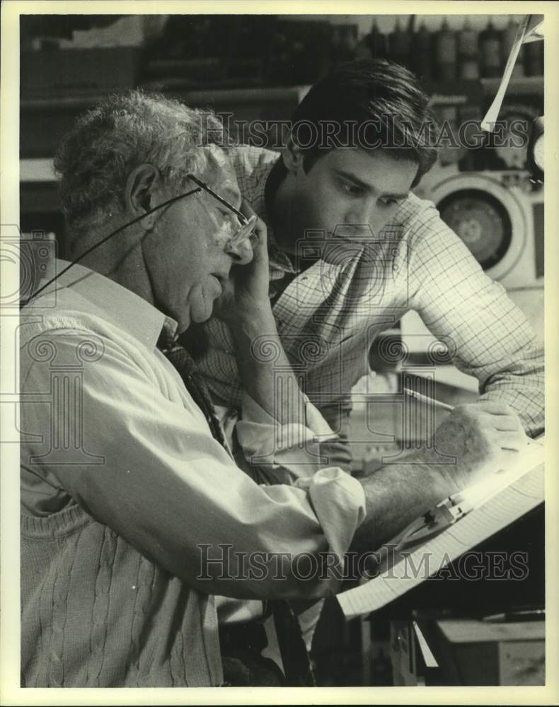 1984 Press Photo Jack Gilford &amp; Jim Carrey - nop32433-Historic Images