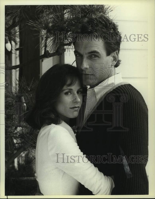 1986 Mark Harmon and Glynnis O'Connor in "The Deliberate Stranger" - Historic Images