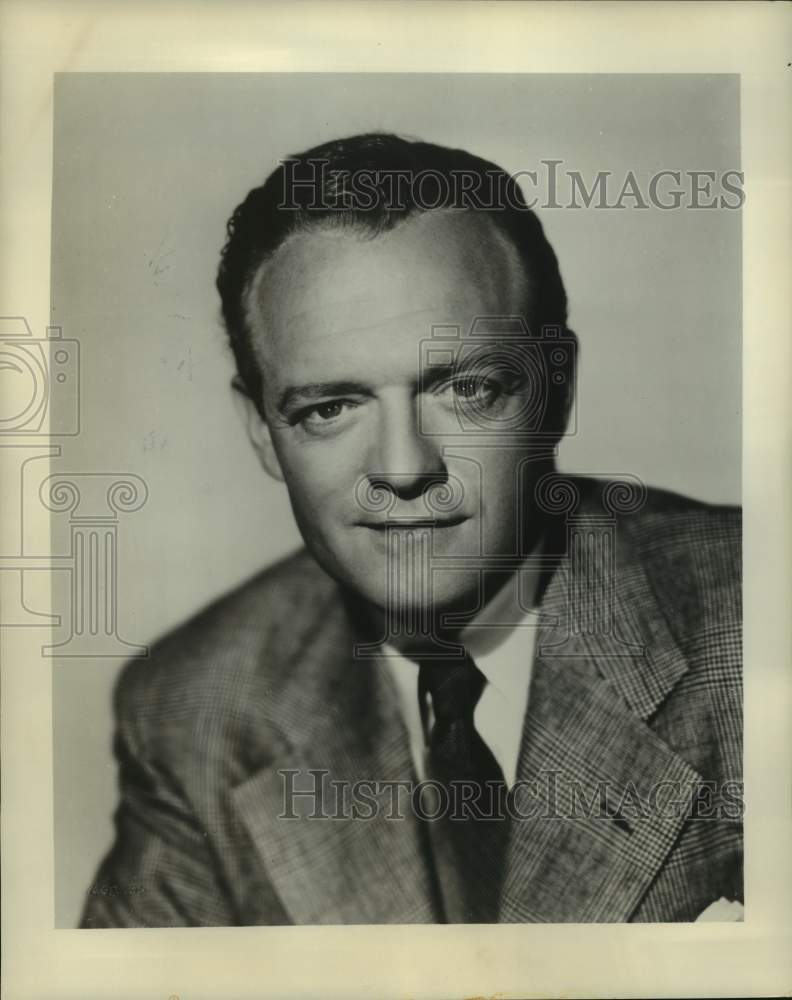 1957 Press Photo Actor Van Heflin in &quot;The Dark Side of the Earth&quot; on CBS-TV - Historic Images