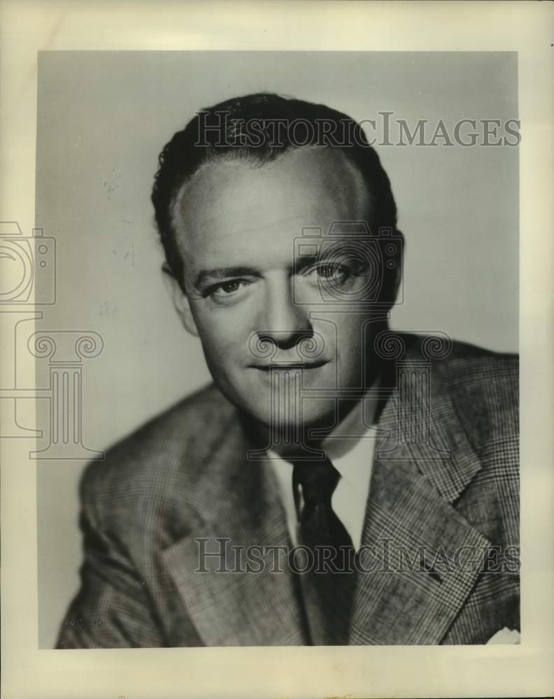 1957 Press Photo Actor Van Heflin in "The Dark Side of the Earth" on CBS-TV - Historic Images