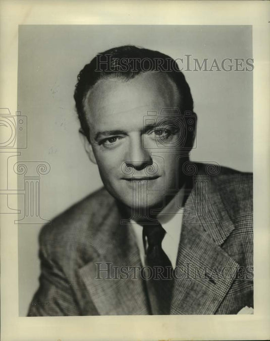 1957 Press Photo Actor Van Heflin in "The Dark Side of the Earth" on CBS-TV - Historic Images