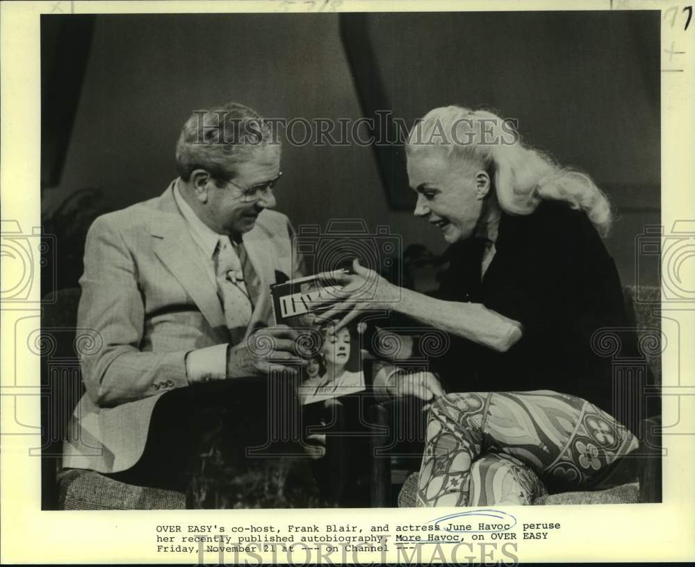 1980 Press Photo Over Easy&#39;s co-host Frank Blair with actress June Havoc-Historic Images