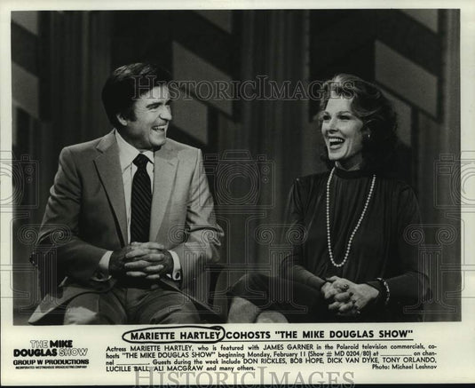 1980 Press Photo Mariette Hartley & James Garner, hosts "The Mike Douglas Show"-Historic Images