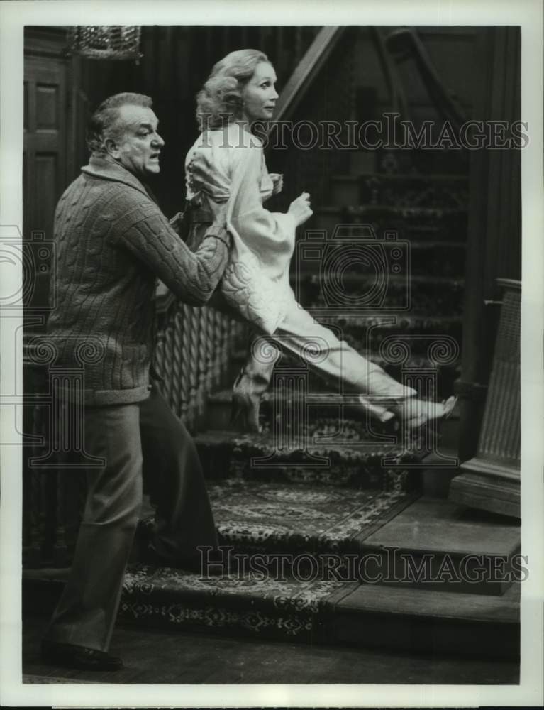 1979 Press Photo Katherine Helmond &amp; Robert Mandan in a scene from &quot;Soap.&quot;-Historic Images