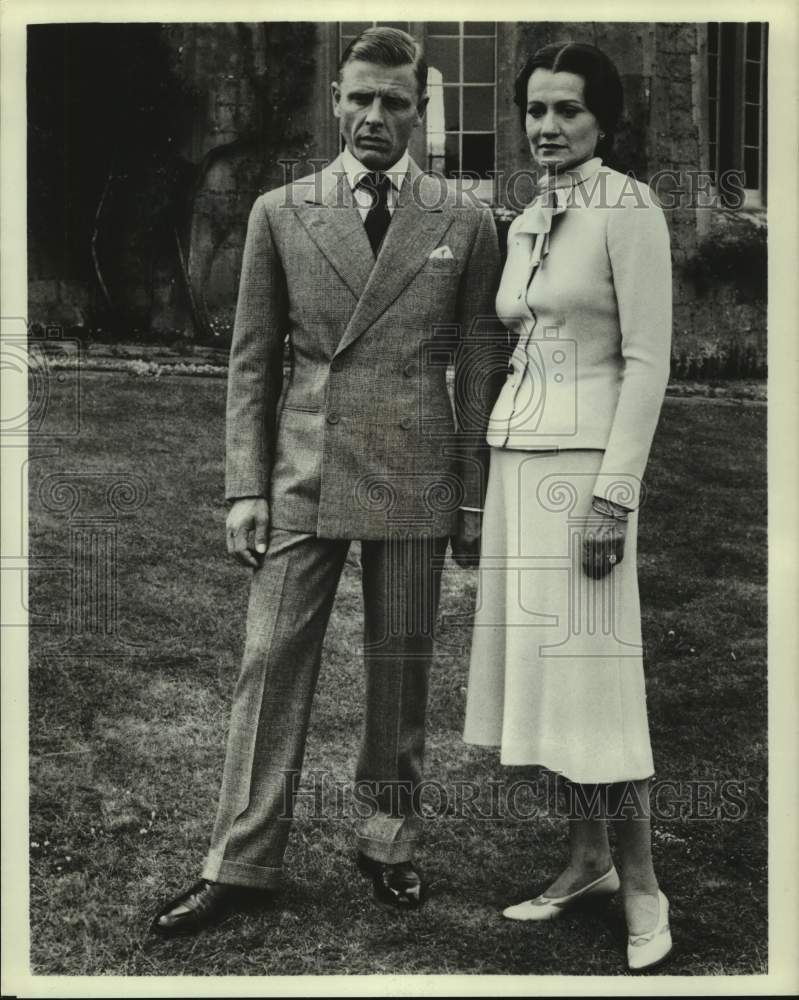 1980 Press Photo Actors Edward Fox, Cynthia Harris in "Edward & Mrs. Simpson" - Historic Images