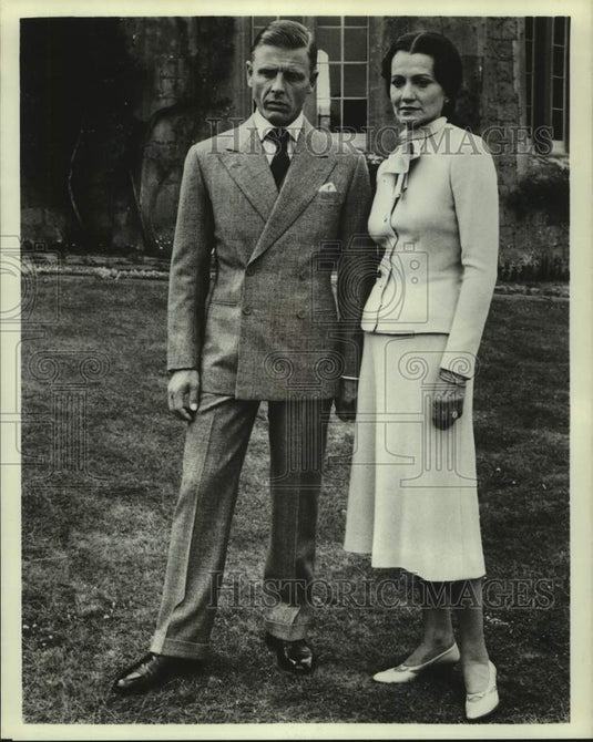 1980 Press Photo Actors Edward Fox, Cynthia Harris in "Edward & Mrs. Simpson" - Historic Images