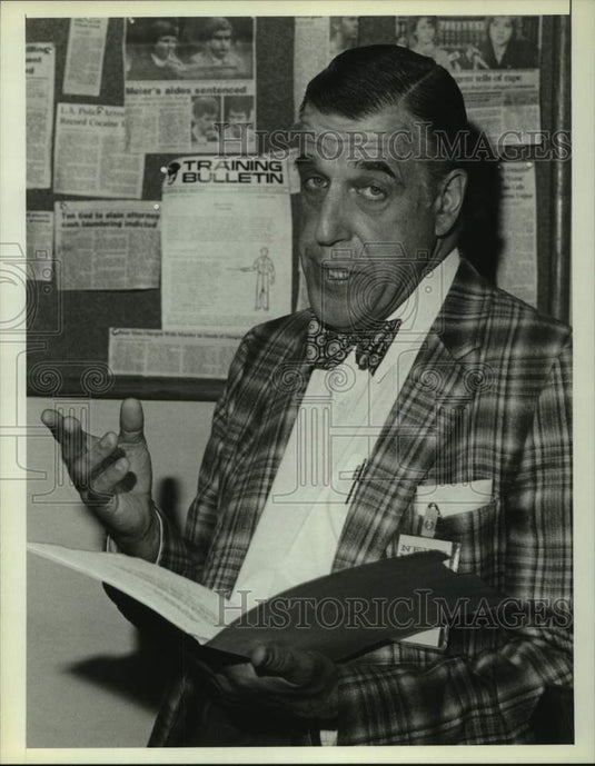 1987 Press Photo Actor Fred Gwynne stars in NBC-TV's "Jake's M.O." - nop35301-Historic Images