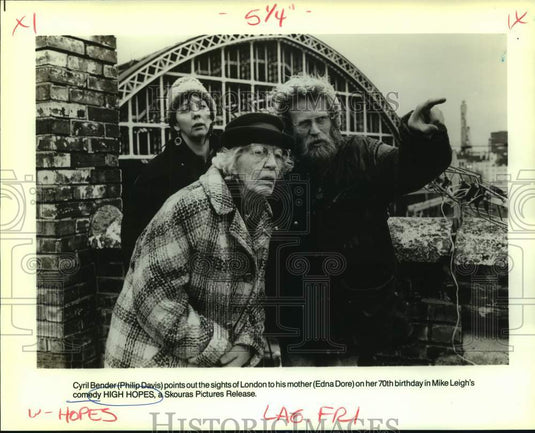 1989 Press Photo Actors Philip Davis, Edna Dore in "High Hopes" movie-Historic Images