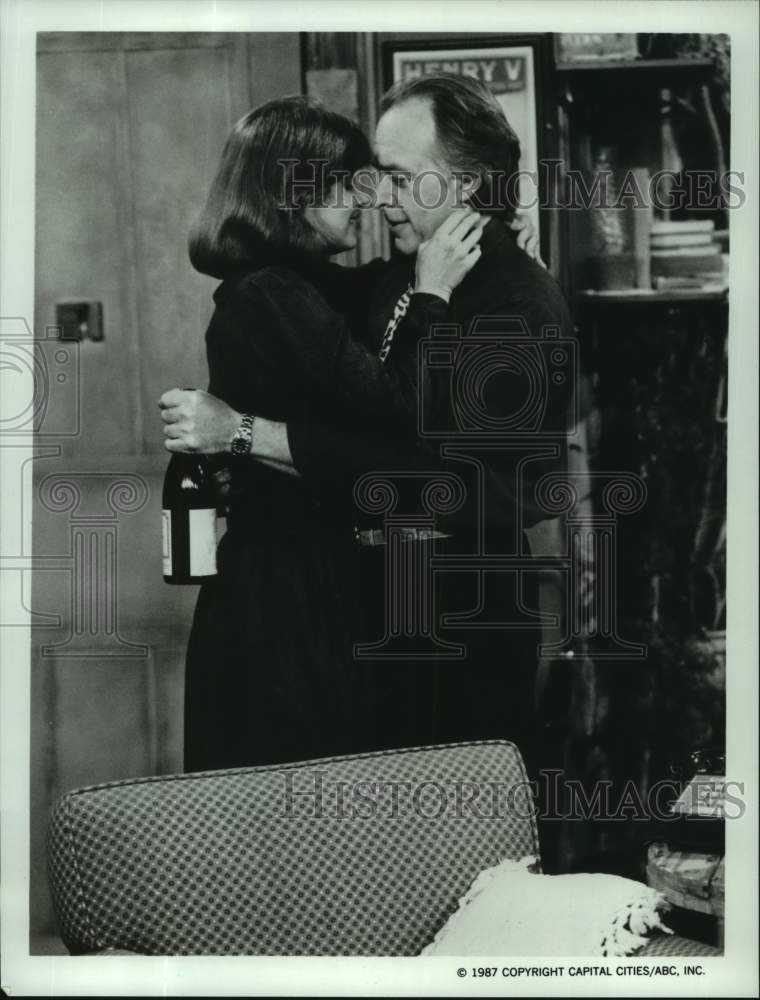 1987 Press Photo Howard Hesseman and Isabelle Hofmann on Head of the Class.-Historic Images