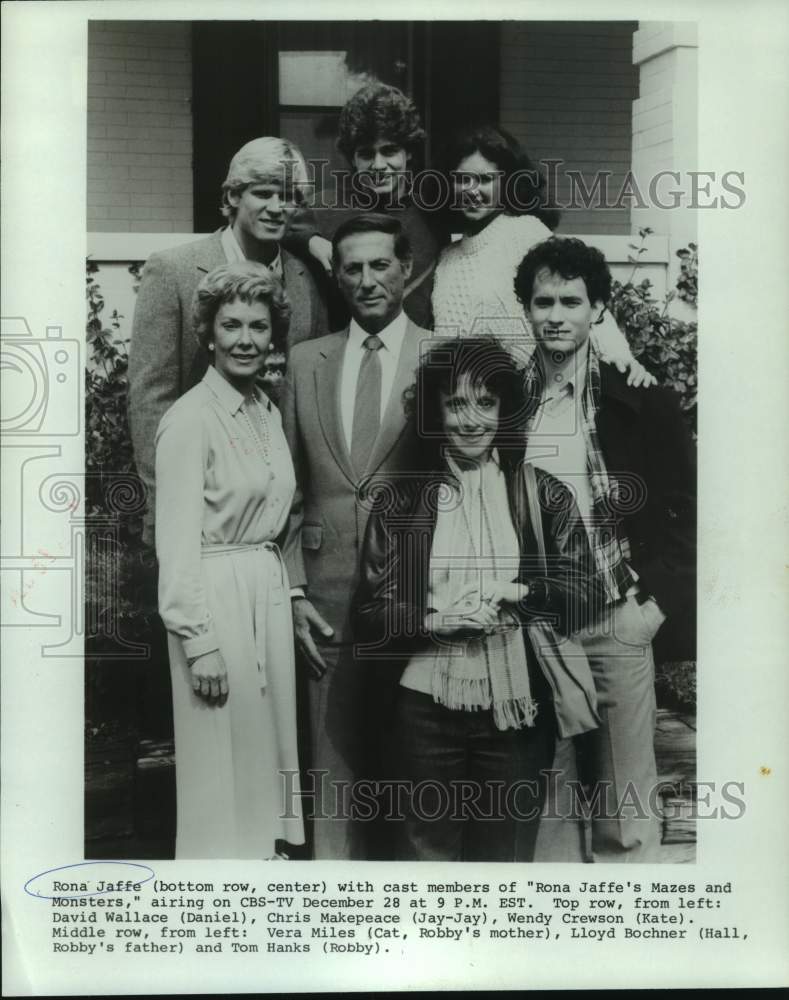 1982 Press Photo Rona Jaffe &amp; cast members, &quot;Rona Jaffe&#39;s Mazes and Monsters&quot;-Historic Images