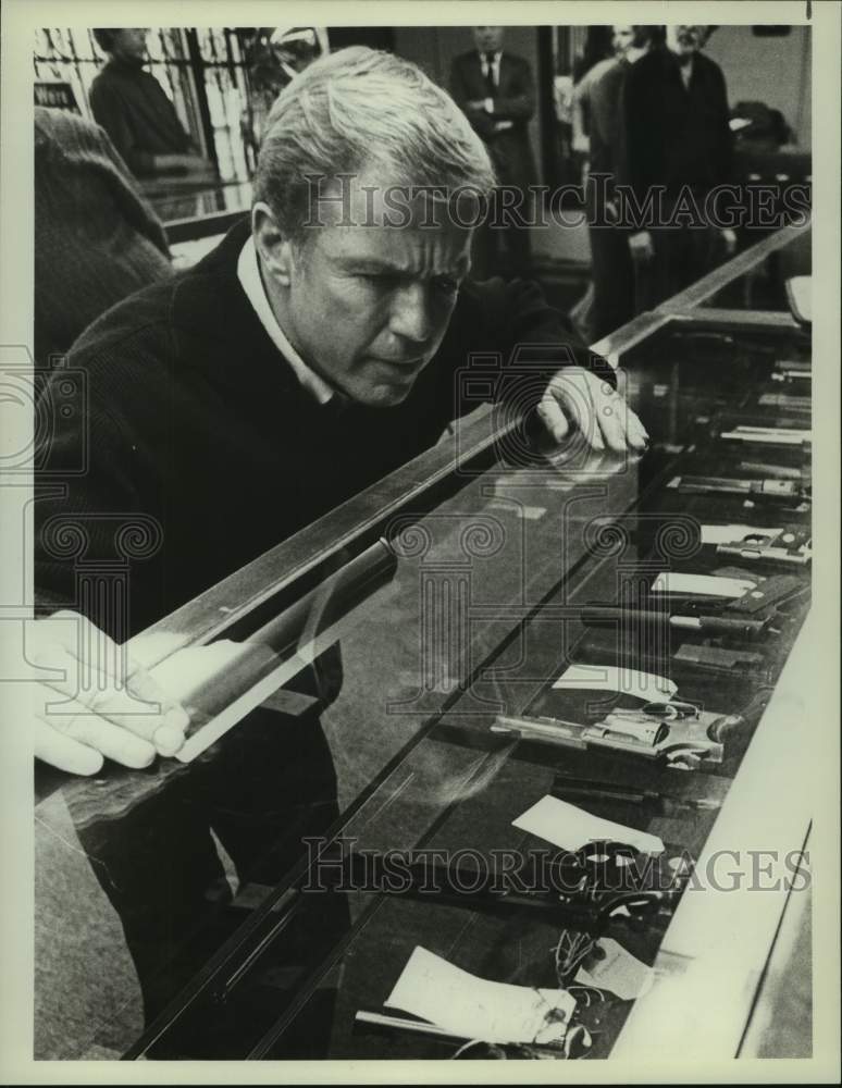 1982 Press Photo Guest star Richard Jaeckel in NBC-TV&quot;s &quot;McClain&#39;s Law&quot;-Historic Images