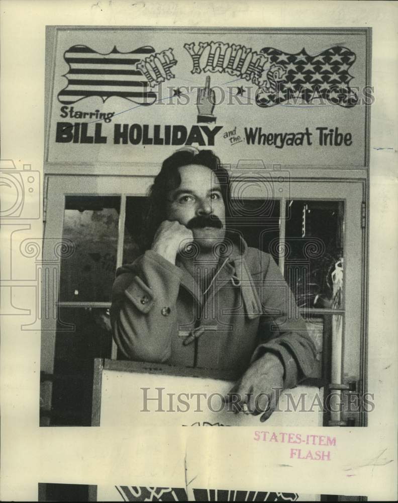 1971 Press Photo Actor Bill Holliday on Bourbon Street in New Orleans - Historic Images