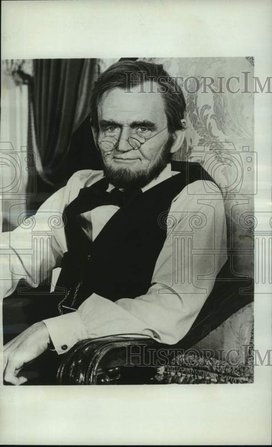 1976 Press Photo Hal Holbrook in "The Last Days" -"Sandburg's Lincoln," on NBC - Historic Images