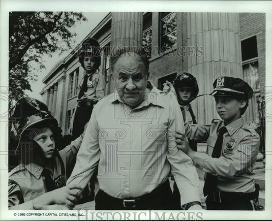 1986 Press Photo Lou Jacobi stars in "The Day the Kids Took Over" - nop38495-Historic Images