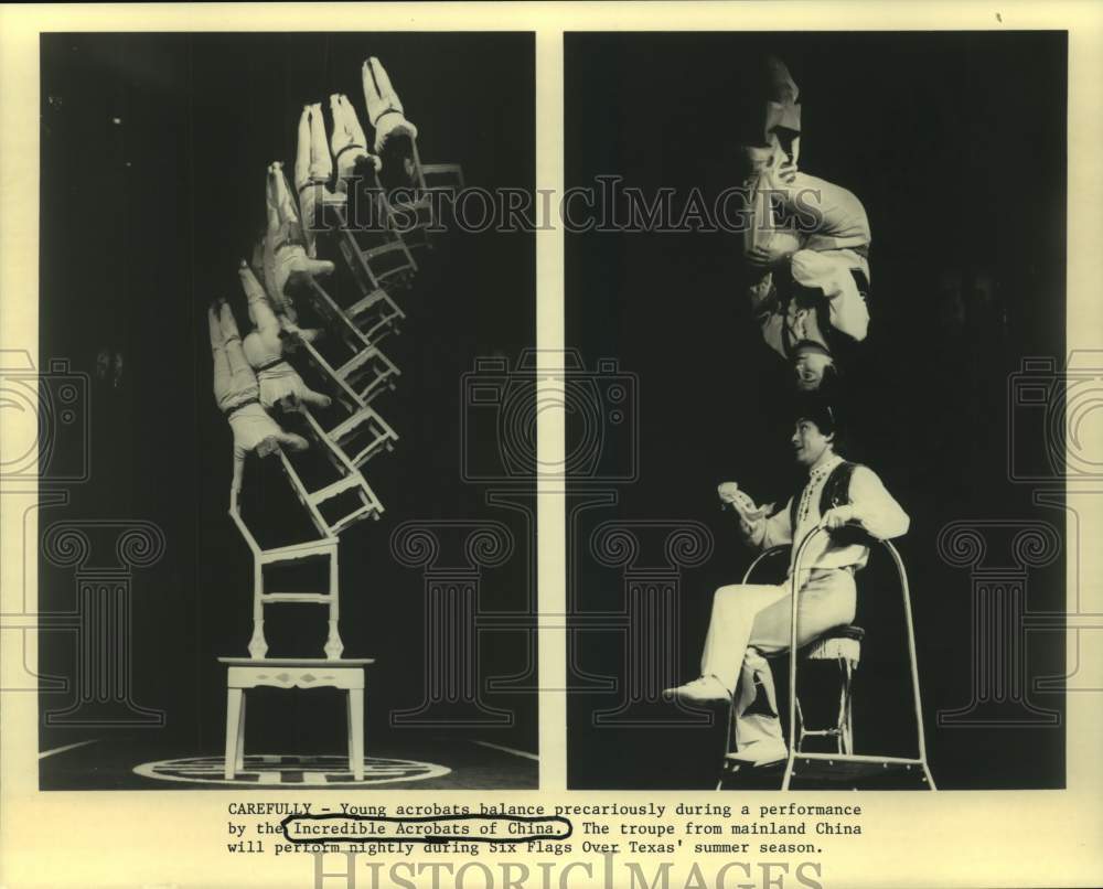 1987 Press Photo Incredible Acrobats of China members during performance-Historic Images