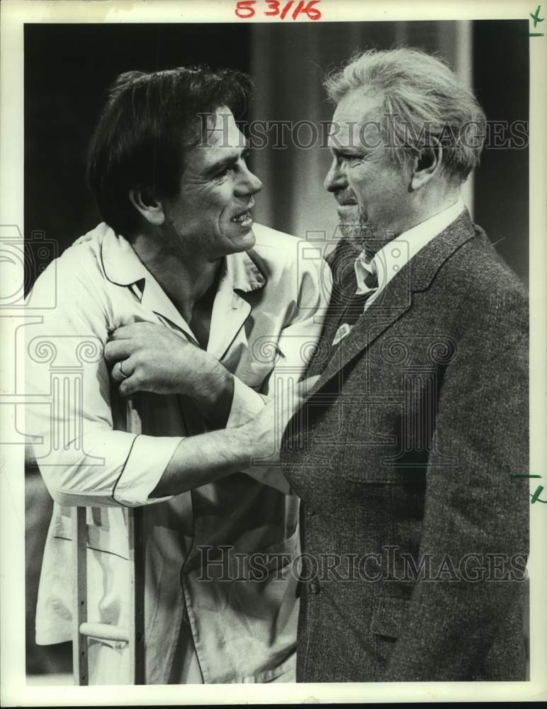 1984 Press Photo Tommy Lee Jones and Rip Torn in Cat on a Hot Tin Roof.-Historic Images