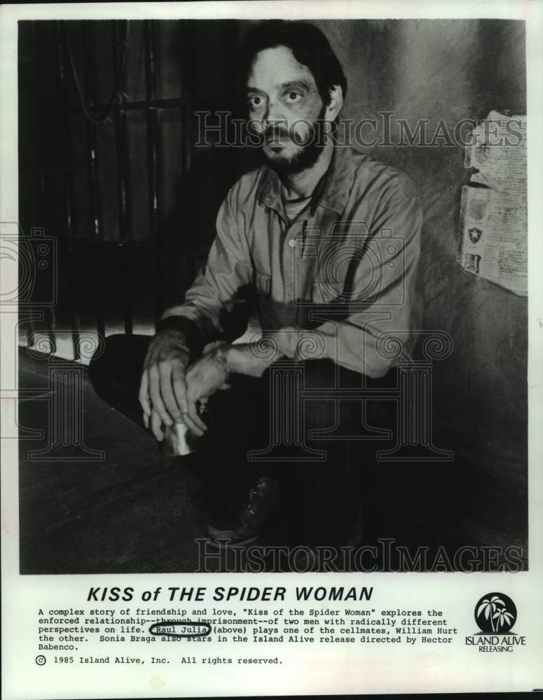 1985 Press Photo Actor Raul Julia in &quot;Kiss of The Spider Woman&quot; movie-Historic Images