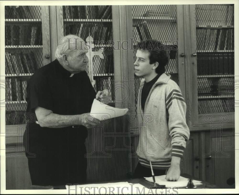 1989 Press Photo M. Audley Keck &amp; Douglas Leal, &quot;Mass Appeal,&quot; Le Petit Theatre-Historic Images