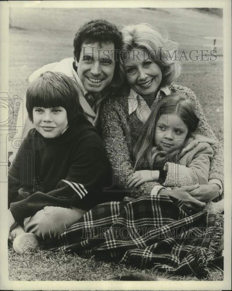 Press Photo Michael Learned and Bradford Dillman star in Widow, on NBC.-Historic Images