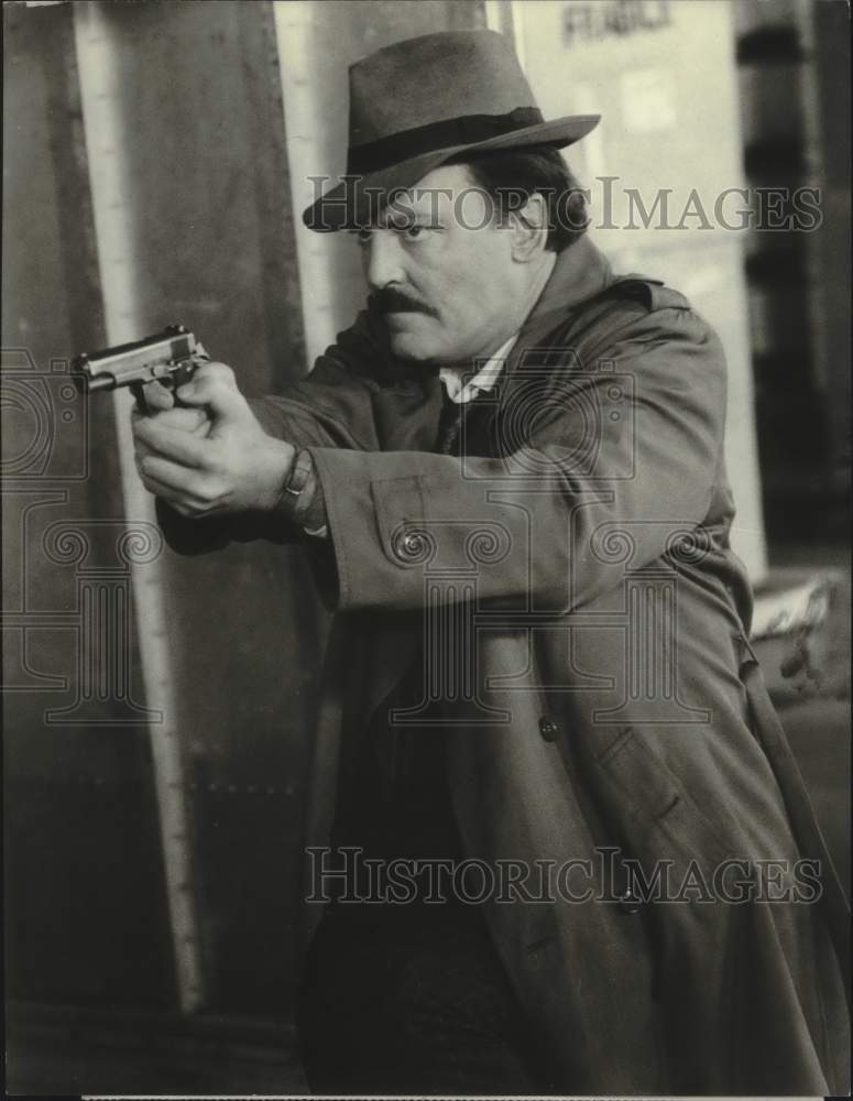 1987 Press Photo Stacy Keach stars in &quot;The New Mike Hammer&quot; on CBS - nop41139-Historic Images