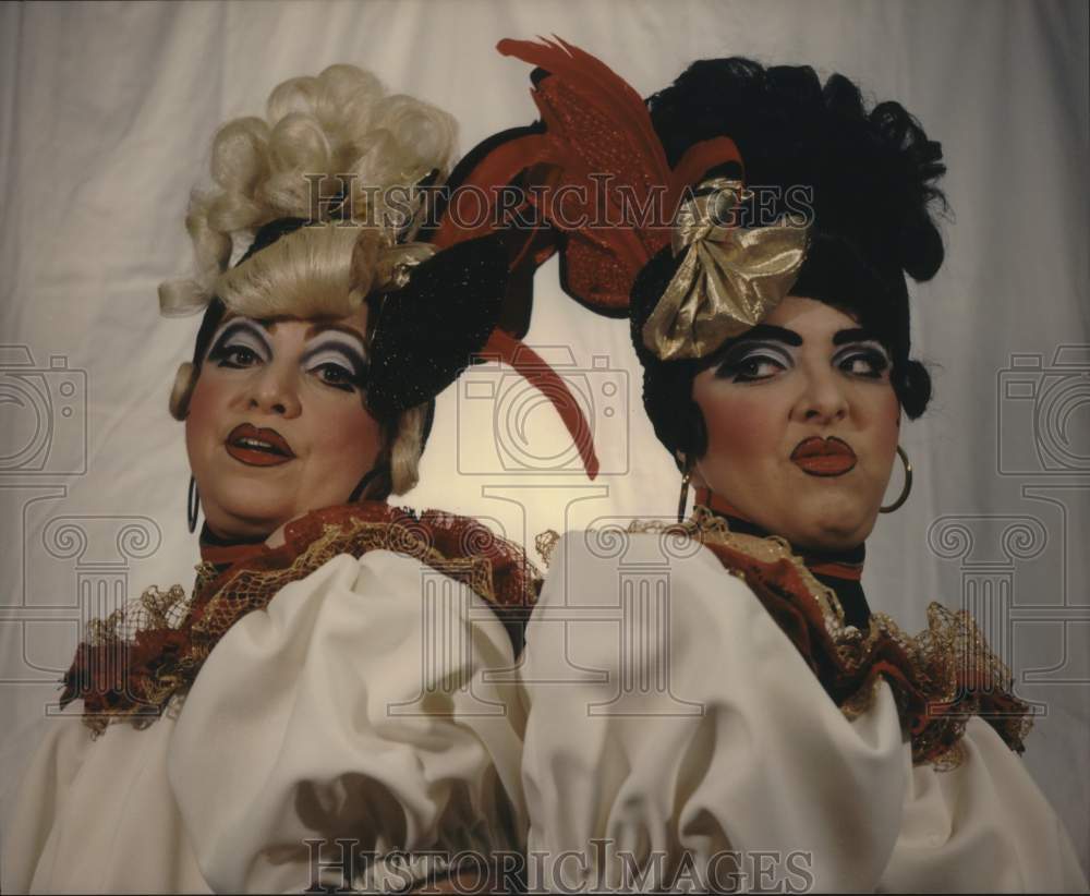 1995 Press Photo Singing rivals in &quot;Phantom of the French Opera,&quot; at Le Petit.-Historic Images