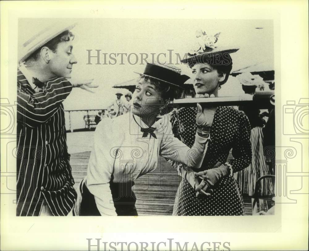 1987 Press Photo Glynis Johns and her co-actors act out a scene - nop41590-Historic Images