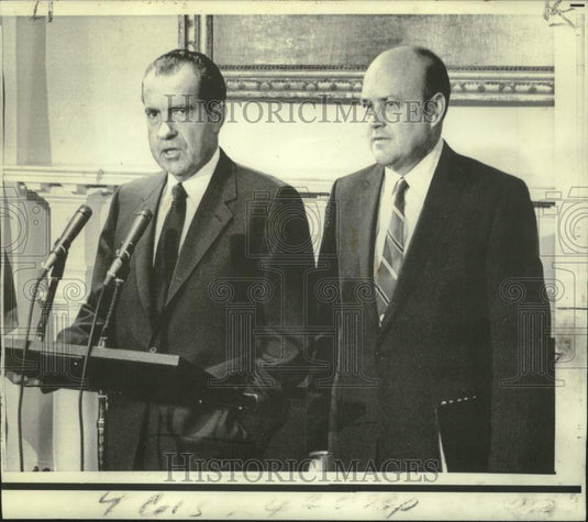 Press Photo Richard Nixon speaking at white house briefing & Secretary Laird-Historic Images