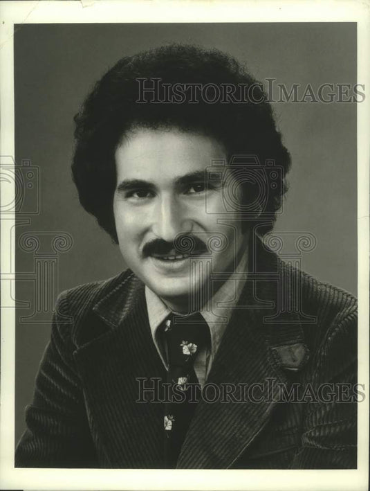 Press Photo Gabriel Kaplan stars on comedy series "Welcome Back, Kotter,"-Historic Images