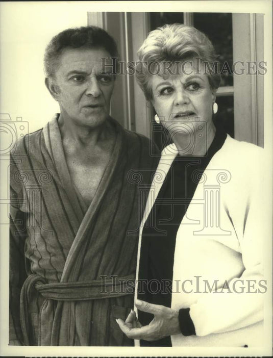 1988 Press Photo Cornel Wilde, Angela Lansbury in "Murder, She Wrote" on CBS-TV-Historic Images