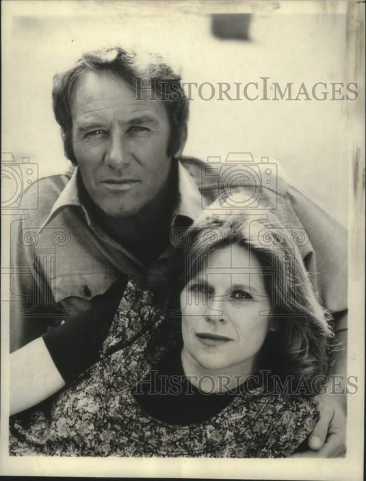 1977 Press Photo Bert Kramer, Mariclare Costello in "The Fitzpatricks" on CBS TV-Historic Images
