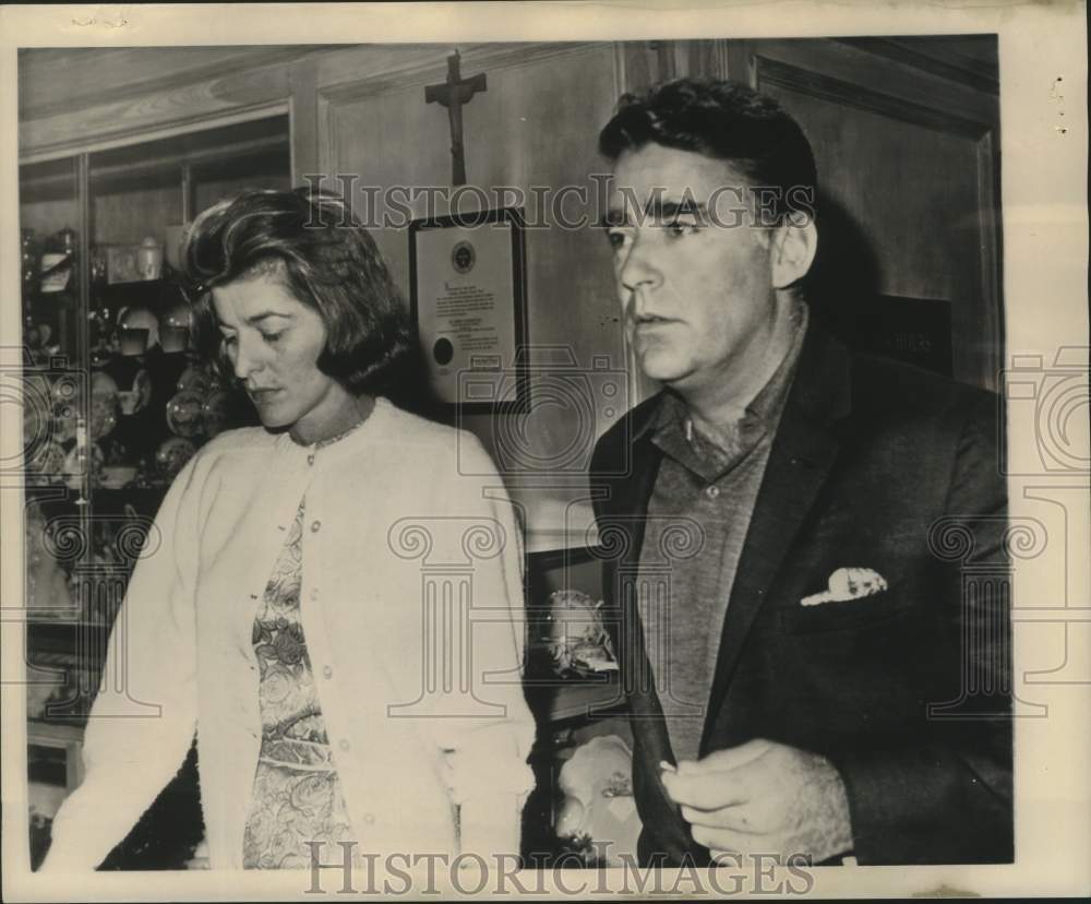 1961 Press Photo  Peter Lawford &amp; wife, Patricia, leave West Palm Beach hospital - Historic Images