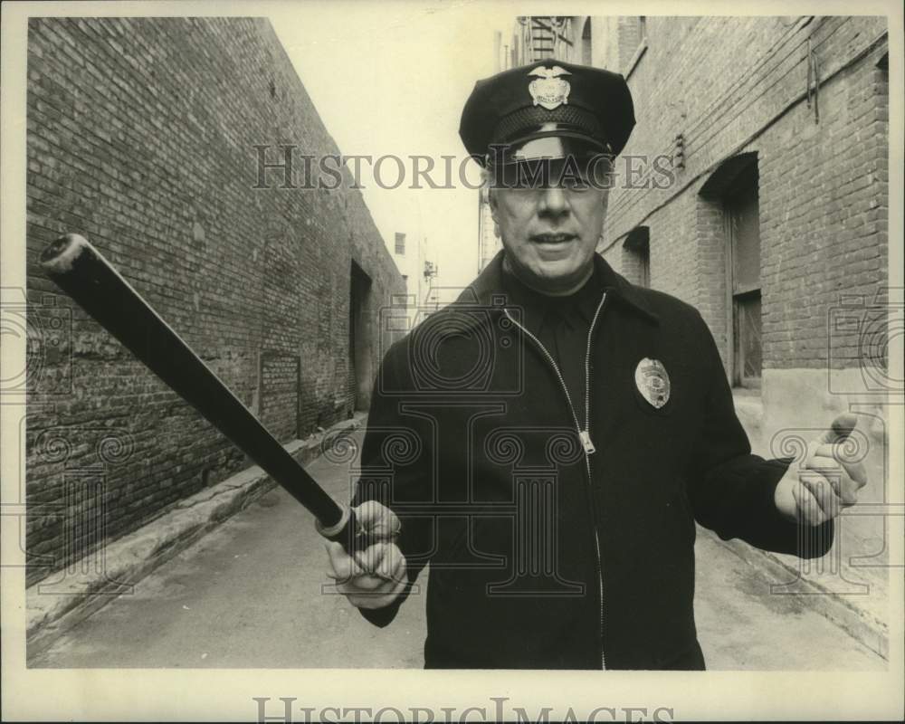 1976 Press Photo George Kennedy stars as Bumper Morgan in &quot;The Blue Knight&quot;-Historic Images