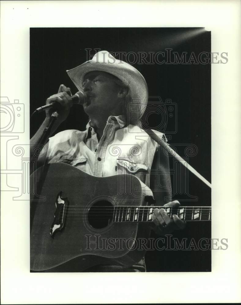 1993 Press Photo Country music star Alan Jackson during performance - nop43283-Historic Images