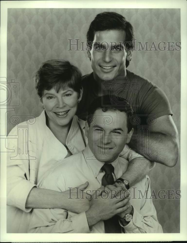 1987 Press Photo Cast of new CBS comedy &quot;Everything&#39;s Relative.&quot; - nop43291-Historic Images