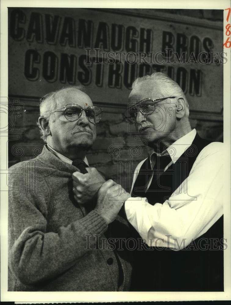 1988 Press Photo Art Carney &amp; Barnard Hughes in scene from &quot;The Cavanaughs&quot;-Historic Images