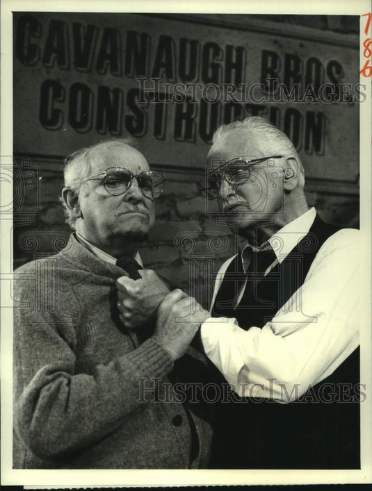 1988 Press Photo Art Carney & Barnard Hughes in scene from "The Cavanaughs"-Historic Images