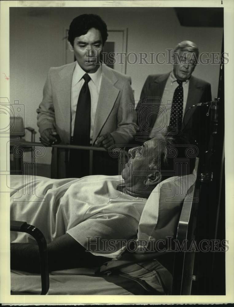 1978 Press Photo Robert Ito, Garry Walberg and Jack Klugman in &quot;Quincy&quot;-Historic Images