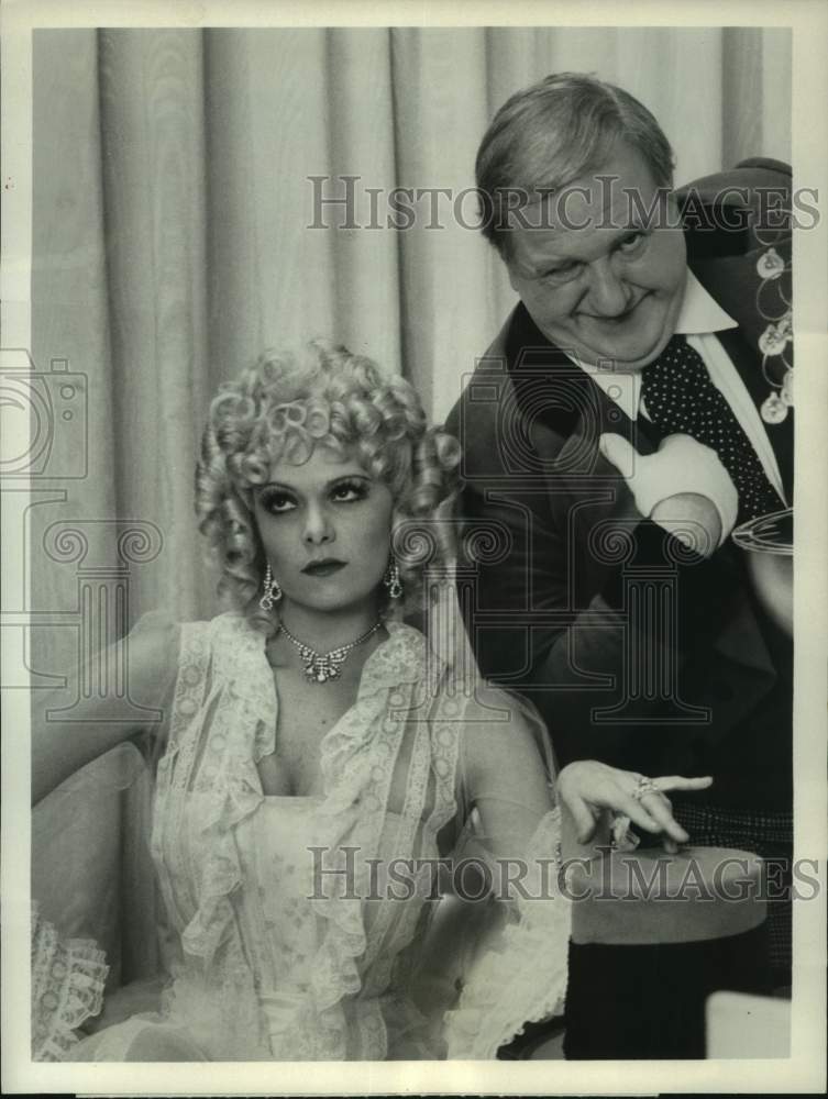 1982 Press Photo Actors Ann Jillian, Chuck McCann in &quot;Mae West&quot; on ABC-TV-Historic Images