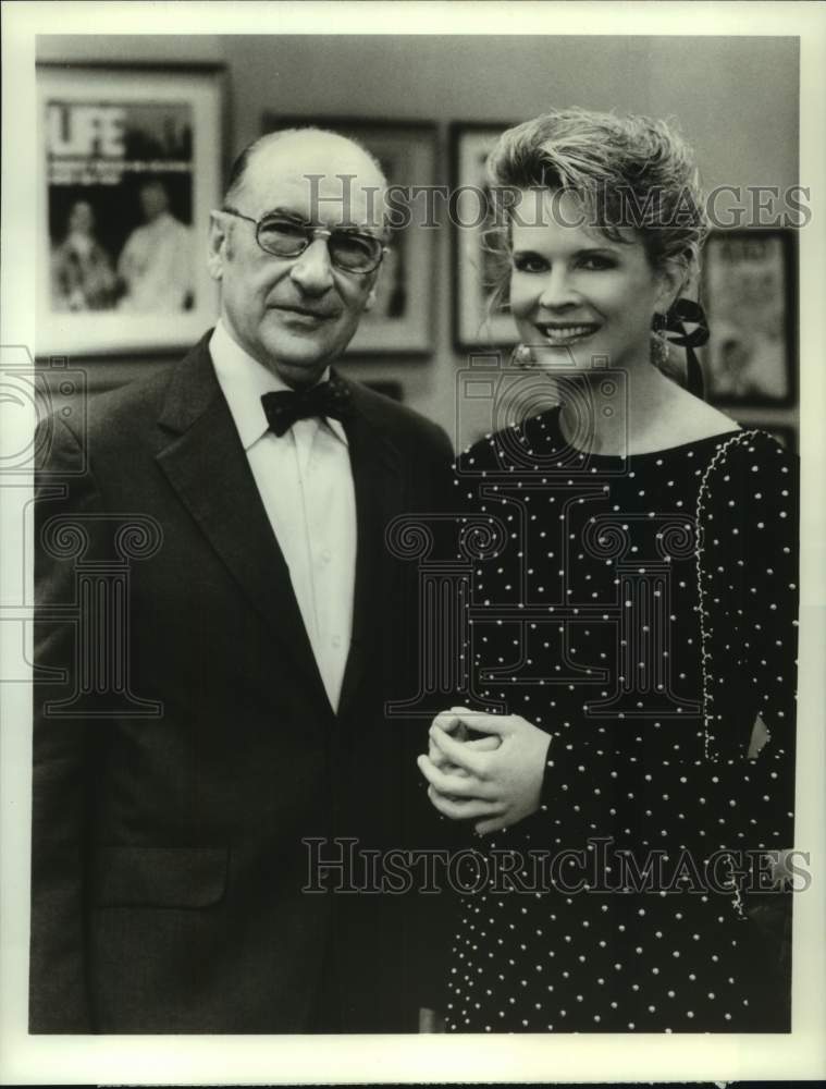 1989 Press Photo Irving R. Levine and Candice Bergen on Murphy Brown, on CBS.-Historic Images