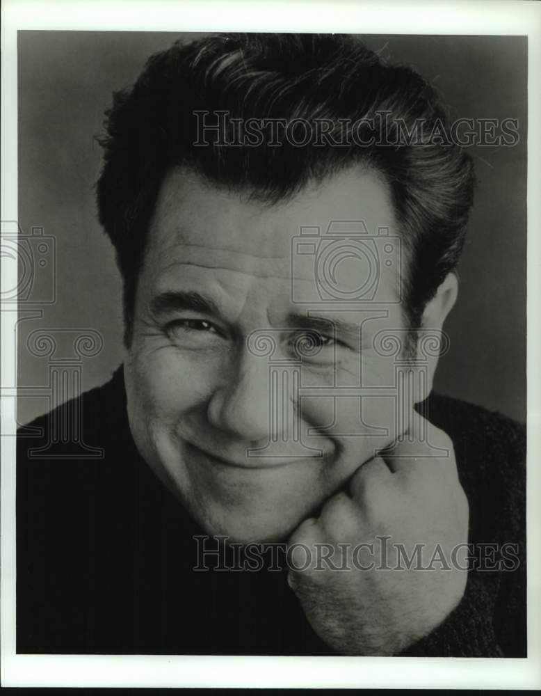 2001 Press Photo John Larroquette, Host of &quot;The Incurable Collector&quot; - nop45208-Historic Images