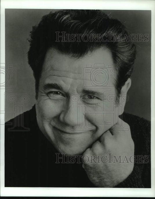 2001 Press Photo John Larroquette, Host of "The Incurable Collector" - nop45208-Historic Images